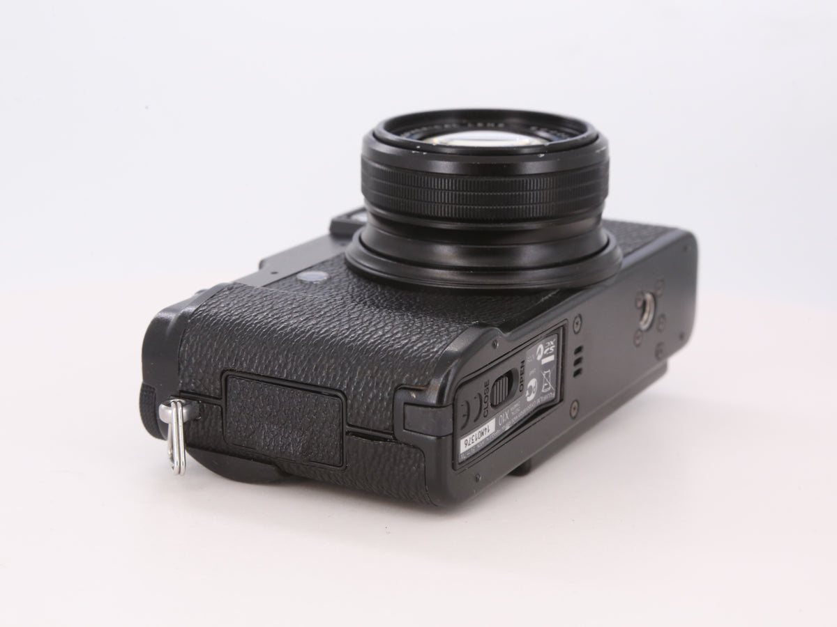 [Good, Shipping from US] Fujifilm X10 Camera