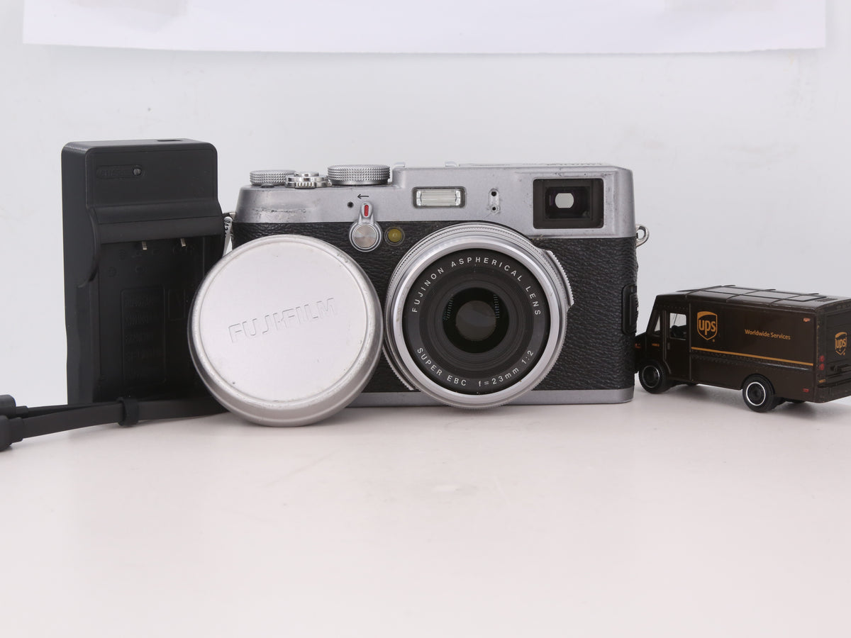 [Good, Shipping from US] Fujifilm X100 Camera