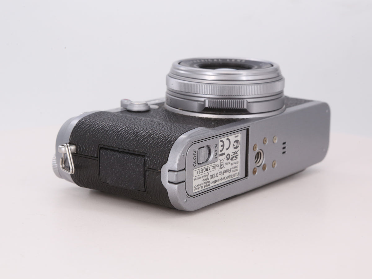 [Good, Shipping from US] Fujifilm X100 Camera