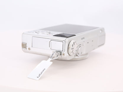 [Good, Fast Shipping] Fujifilm XQ1 Camera