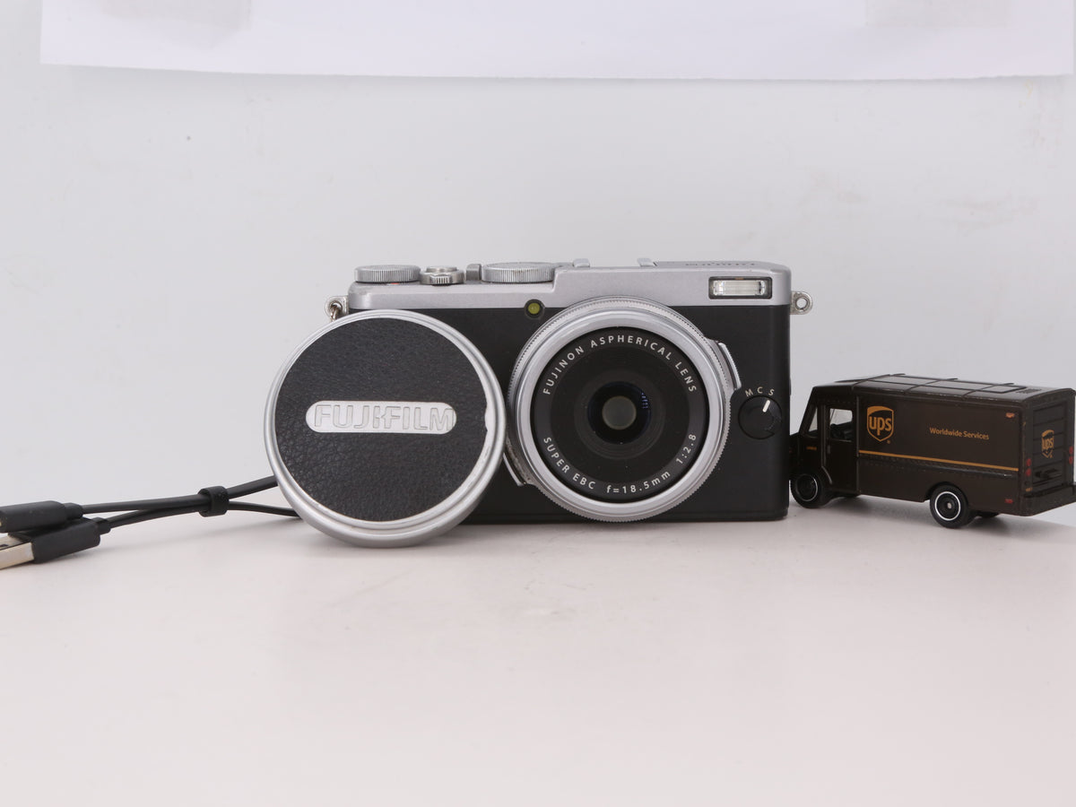 [Good, Shipping from US] Fujifilm X70 Camera