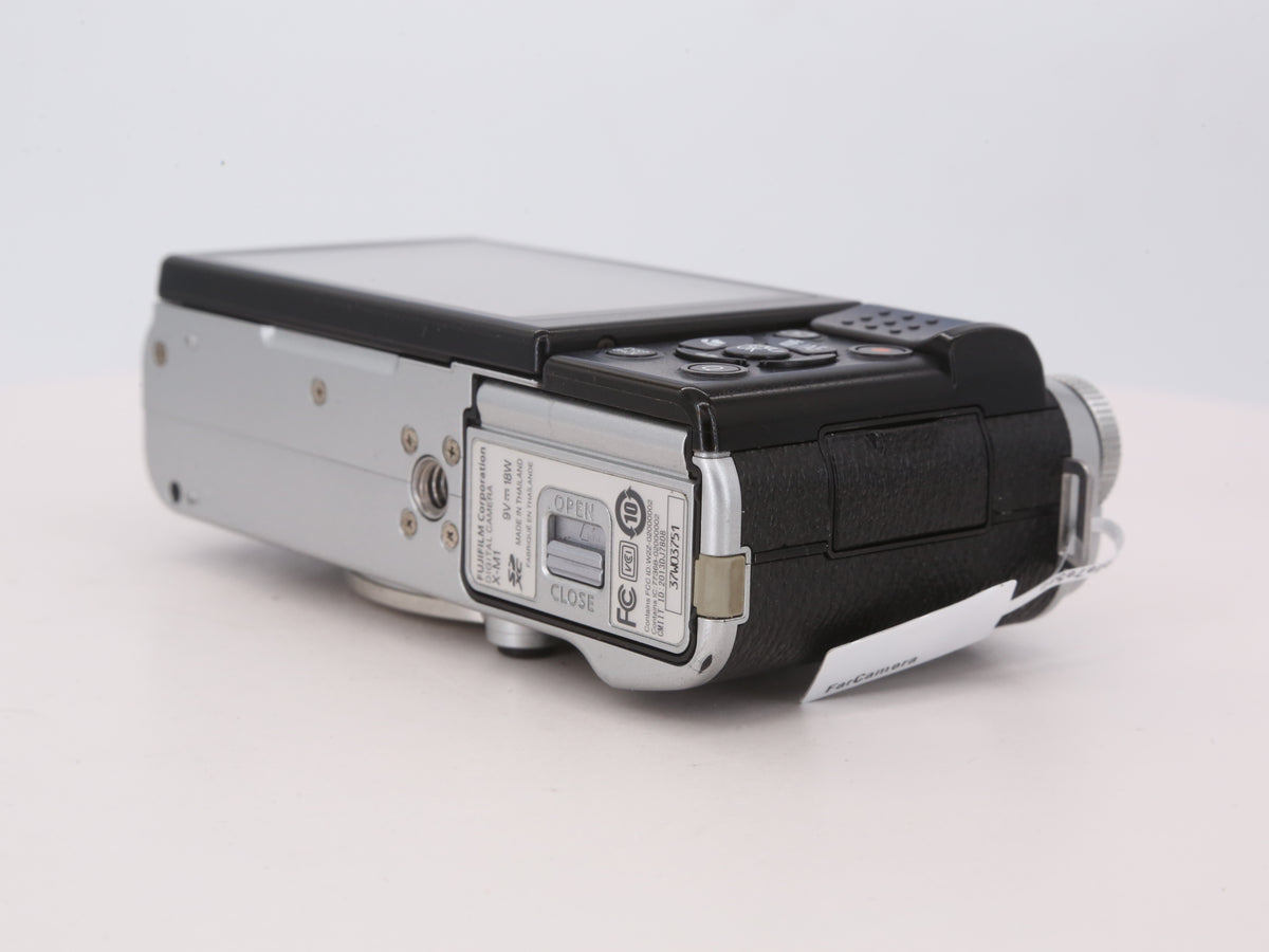 [Good, Shipping from US] Fujifilm X-M1 Camera