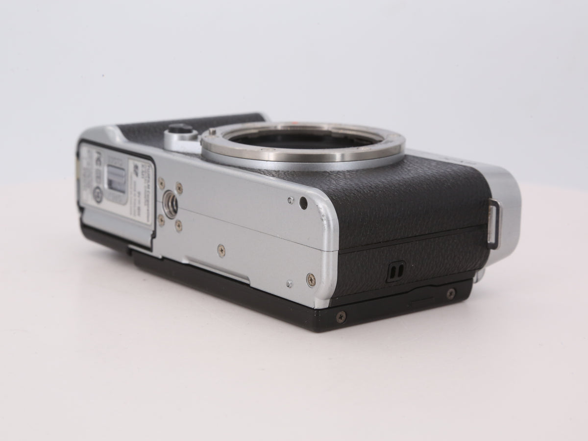 [Good, Shipping from US] Fujifilm X-M1 Camera