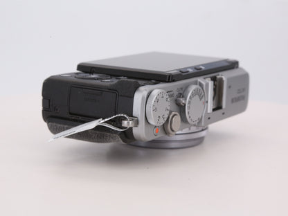 [Good, Shipping from US] Fujifilm X70 Camera