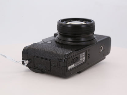 [Good, Shipping from US] Fujifilm X10 Camera