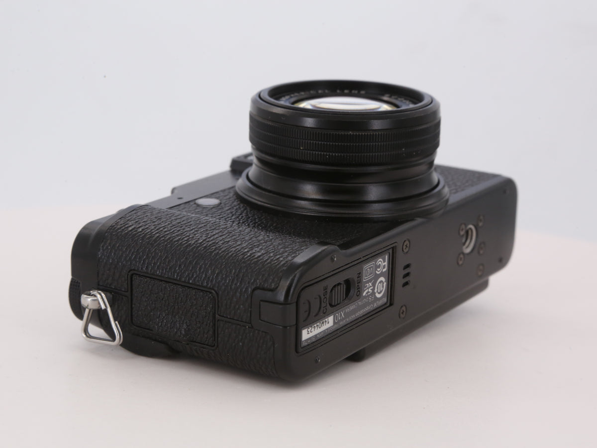 [Good, Shipping from US] Fujifilm X10 Camera