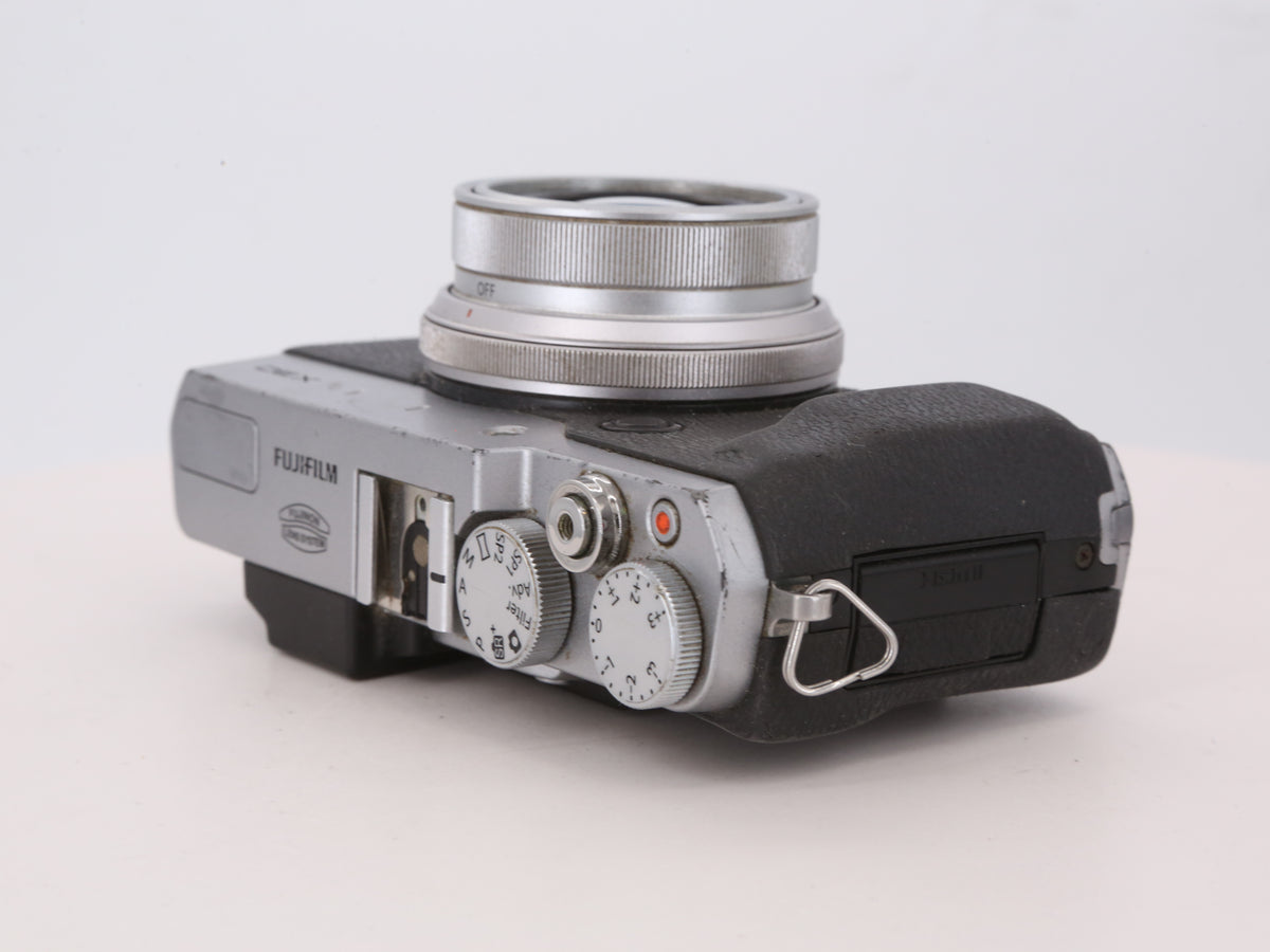 [Good, Shipping from US] Fujifilm X30 Camera