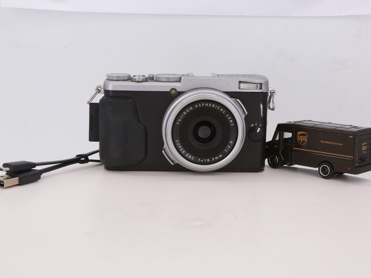 [Good, Shipping from US] Fujifilm X70 Camera