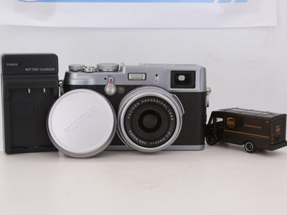 [Good, Shipping from US] Fujifilm X100 Camera