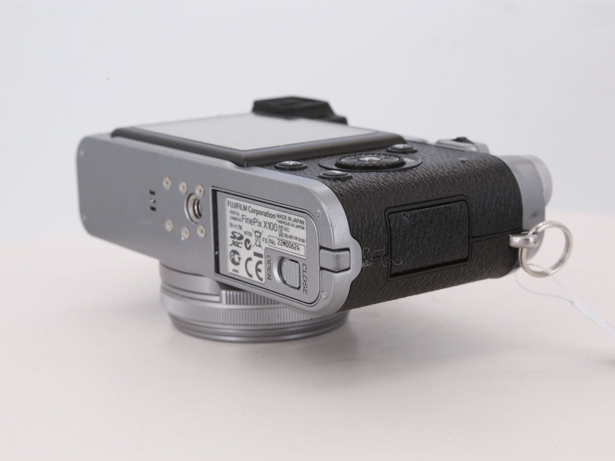 [Good, Shipping from US] Fujifilm X100 Camera