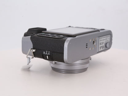 [Good, Shipping from US] Fujifilm X100 Camera
