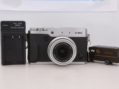 [Good, Shipping from US] Fujifilm X30 Camera