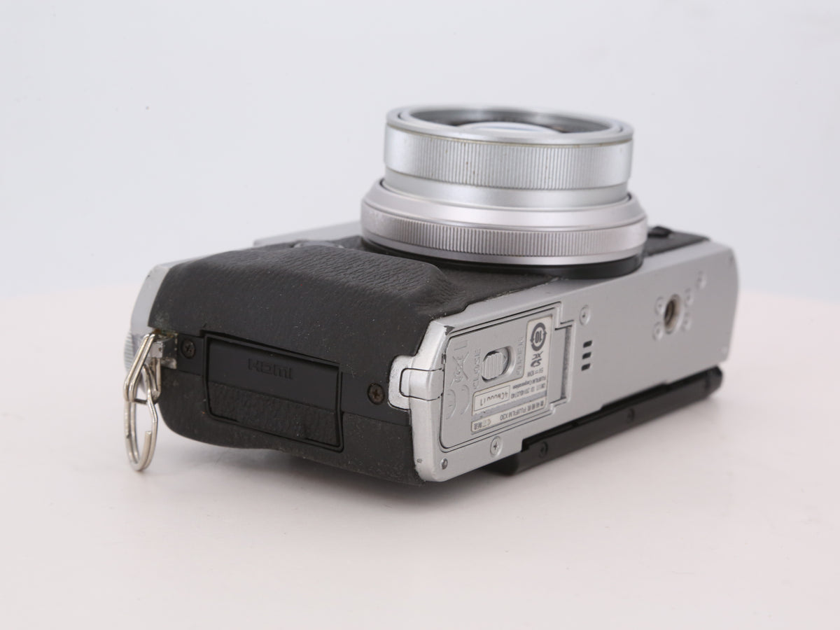 [Good, Shipping from US] Fujifilm X30 Camera
