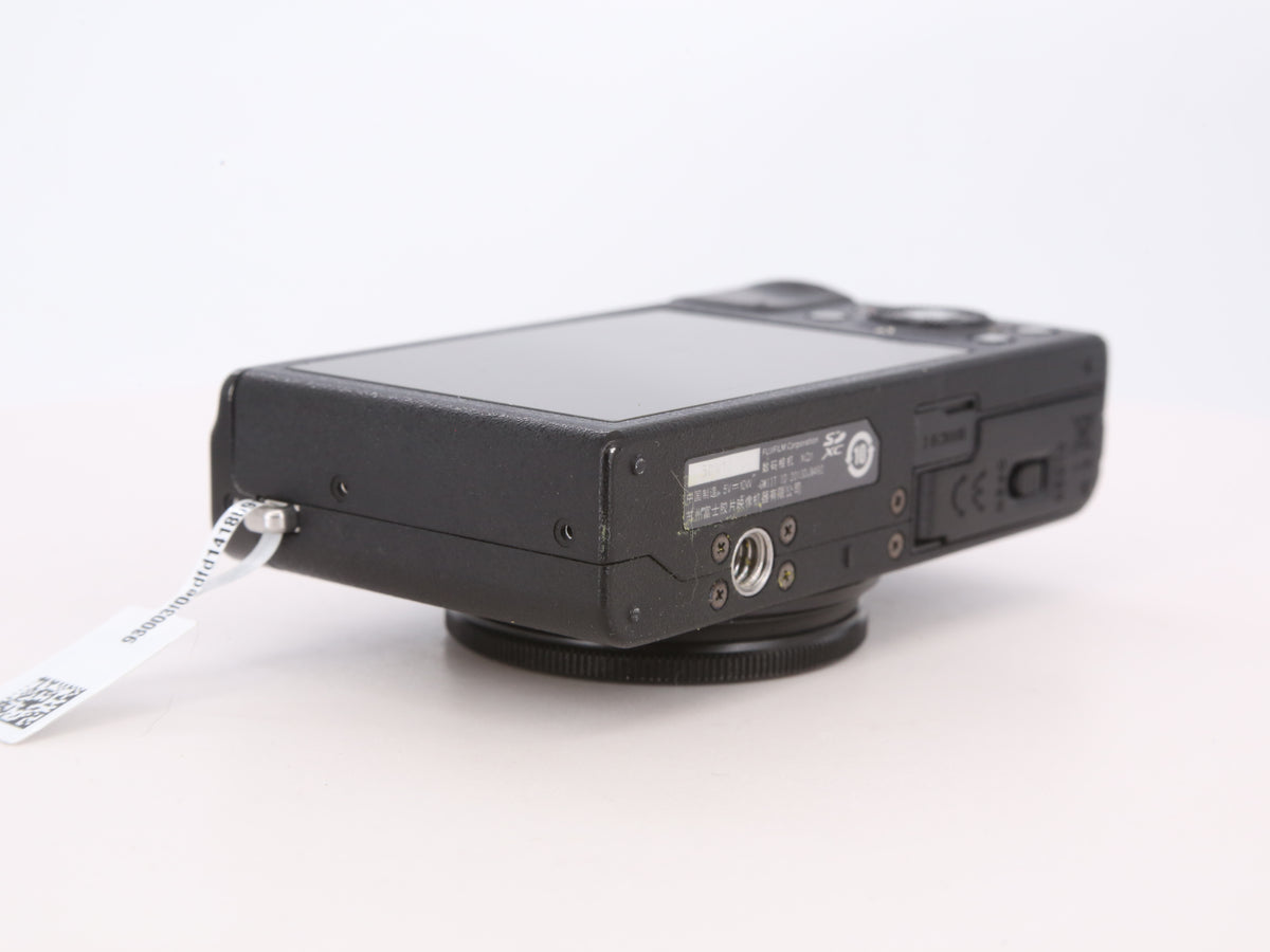 [Good, Shipping from US] Fujifilm XQ1 Camera
