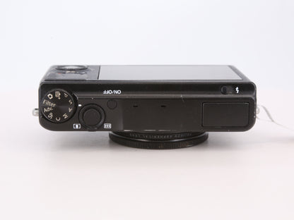 [Good, Fast Shipping] Fujifilm XQ1 Camera