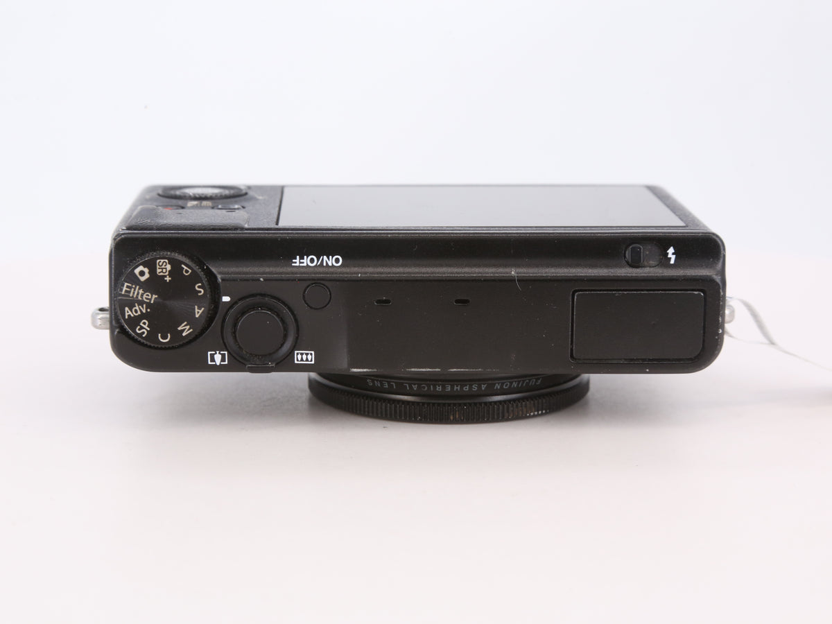 [Good, Shipping from US] Fujifilm XQ1 Camera