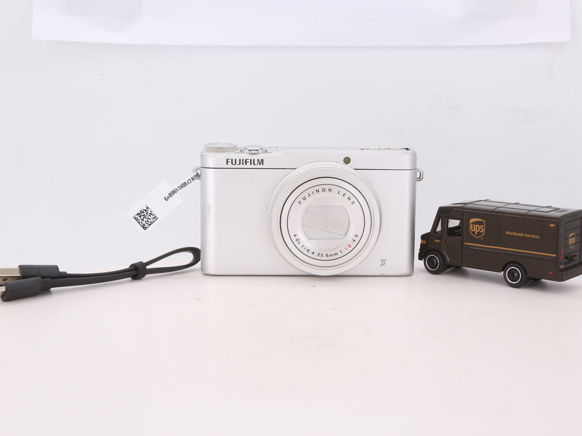 [Good, Shipping from US] Fujifilm XQ1 Camera
