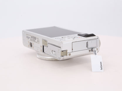 [Good, Shipping from US] Fujifilm XQ1 Camera