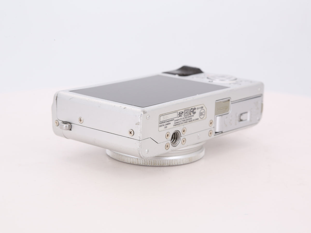 [Good, Shipping from US] Fujifilm XQ1 Camera