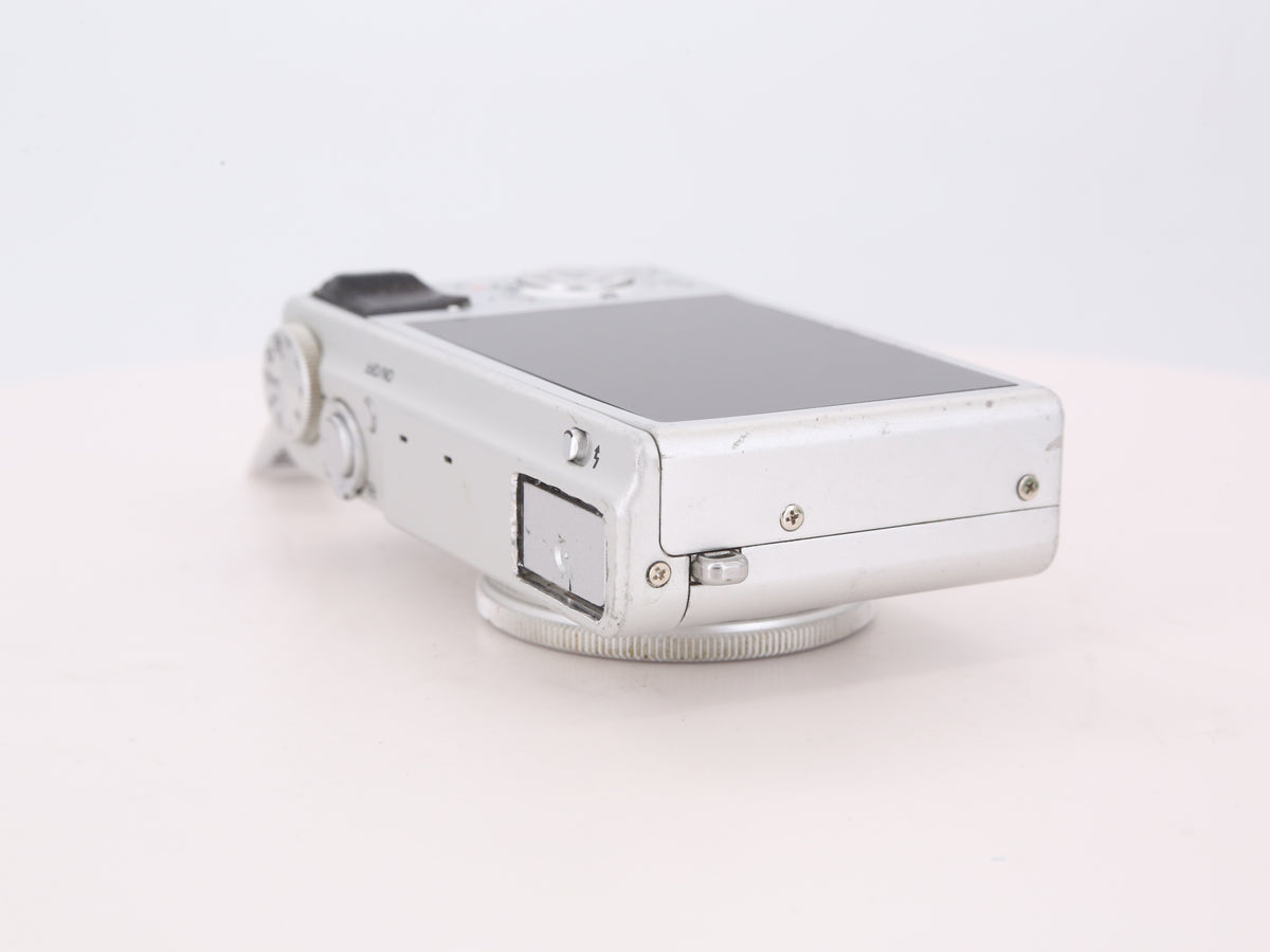 [Good, Shipping from US] Fujifilm XQ1 Camera