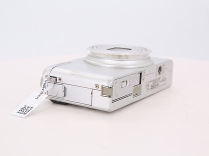 [Good, Shipping from US] Fujifilm XQ1 Camera