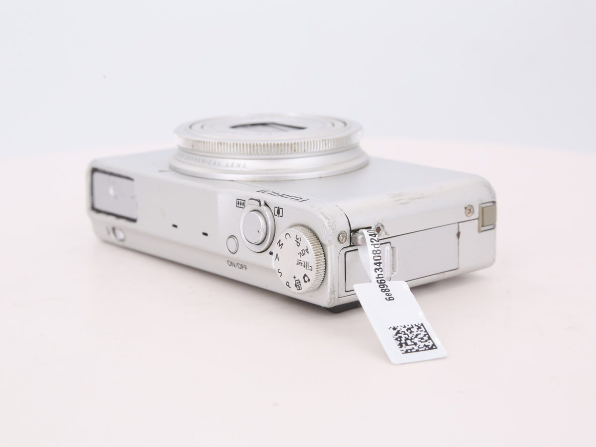 [Good, Shipping from US] Fujifilm XQ1 Camera