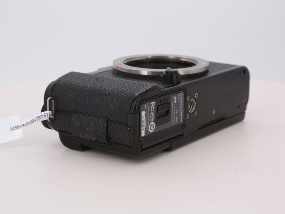 [Good, Shipping from US] Fujifilm X-M1 Camera