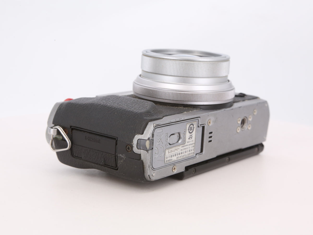 [Good, Shipping from US] Fujifilm X30 Camera