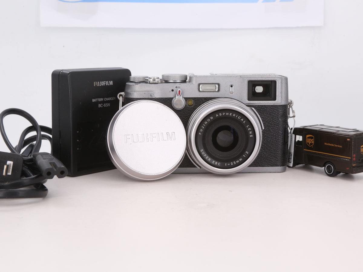 [Good, Shipping from US] Fujifilm X100 Camera