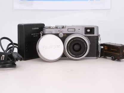 [Good, Shipping from US] Fujifilm X100 Camera