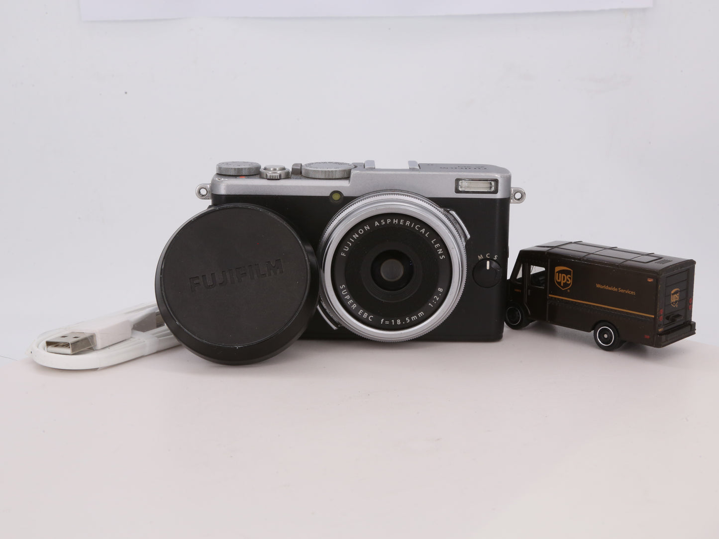 [Good, Fast Shipping] Fujifilm X70 Camera