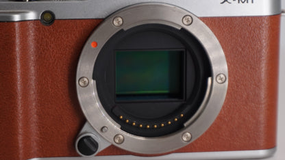 [Good, Fast Shipping] Fujifilm X-M1 Camera