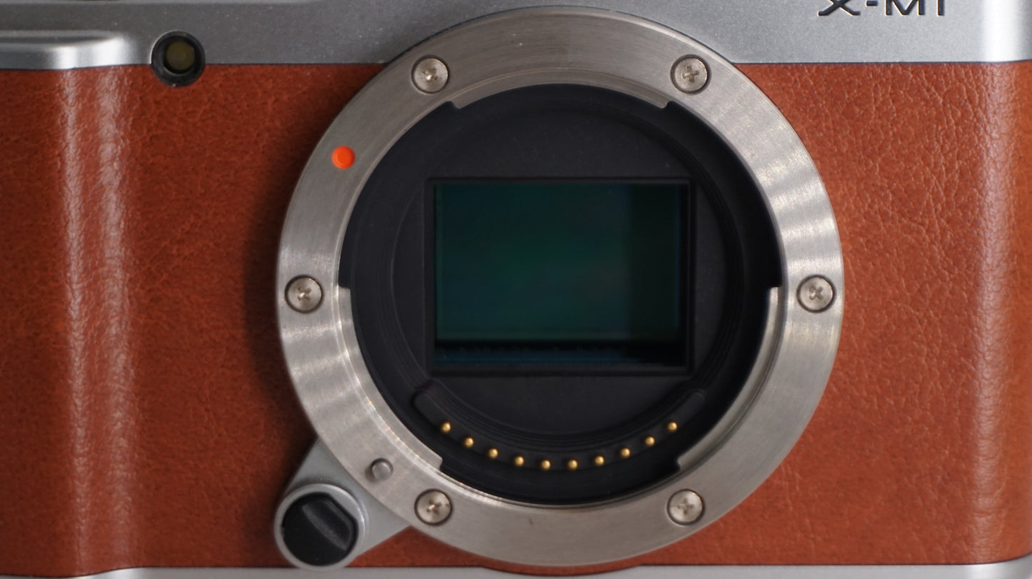 [Good, Fast Shipping] Fujifilm X-M1 Camera