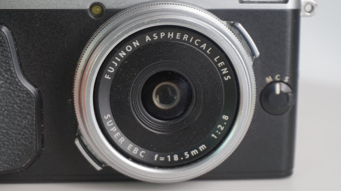 [Good, Fast Shipping] Fujifilm X70 Camera