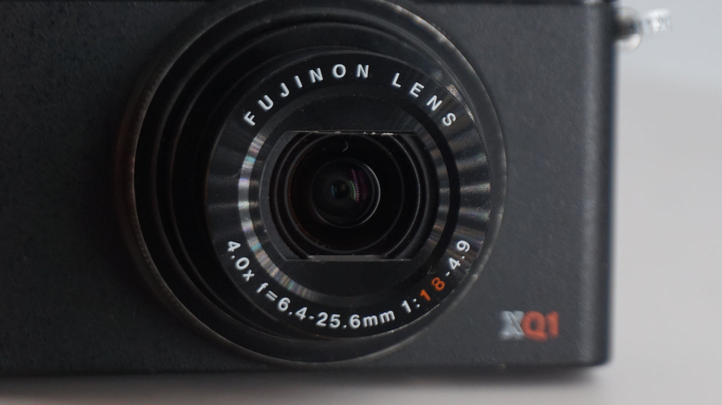 [Good, Fast Shipping] Fujifilm XQ1 Camera