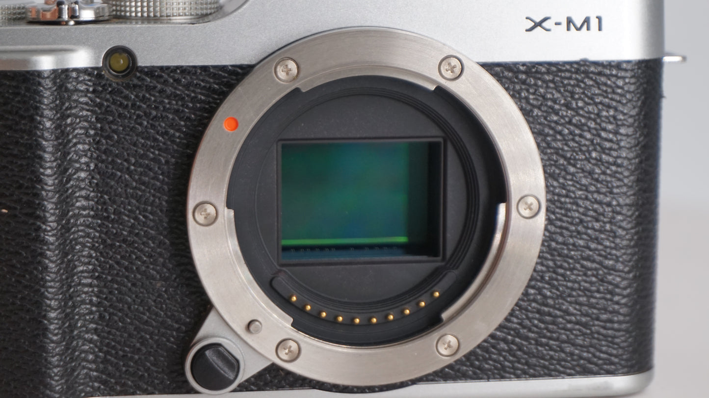 [Good, Fast Shipping] Fujifilm X-M1 Camera