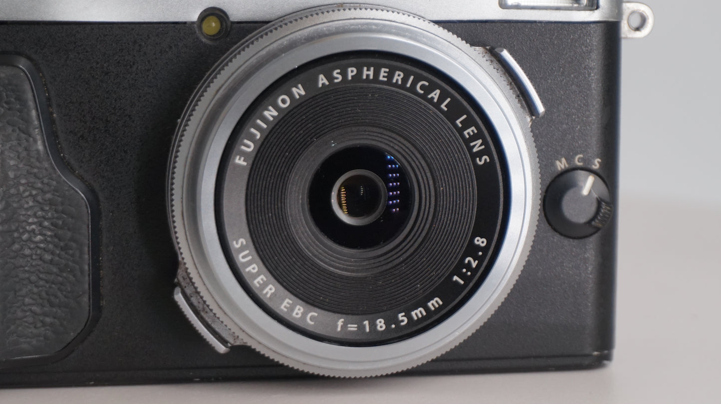 [Good, Fast Shipping] Fujifilm X70 Camera