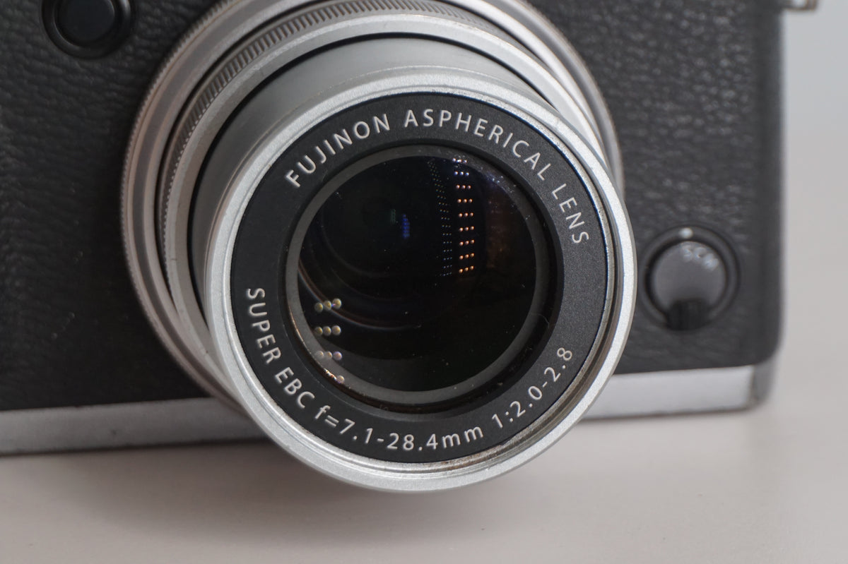 [Good, Shipping from US] Fujifilm X30 Camera