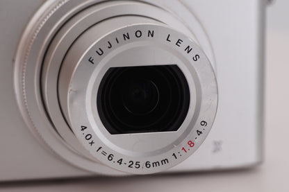 [Good, Shipping from US] Fujifilm XQ1 Camera