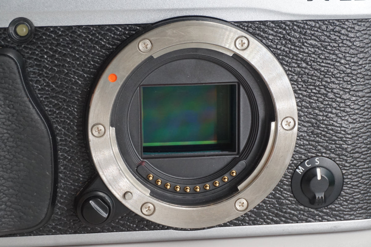 [Good, Shipping from US] Fujifilm X-E2 Camera